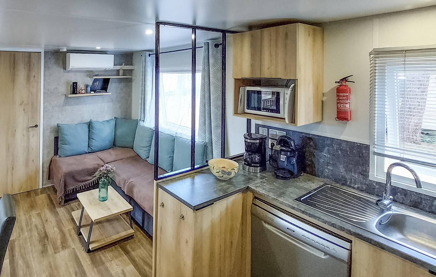 Acogedora casa móvil con WiFi y aparcamiento, a 300 m de Dune Seule Bouchée in Saint-Julien-en-Born, Côte d’Argent