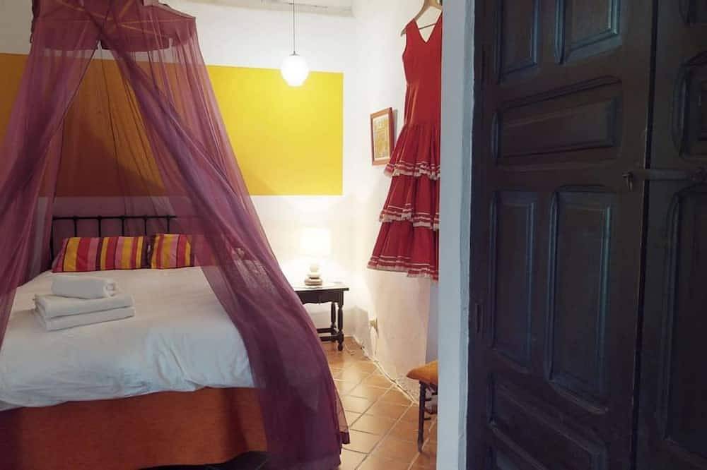 Traditional 18th century house with courtyard & pool in historic pueblo blanco in Jimena de la Frontera, Los Alcornocales