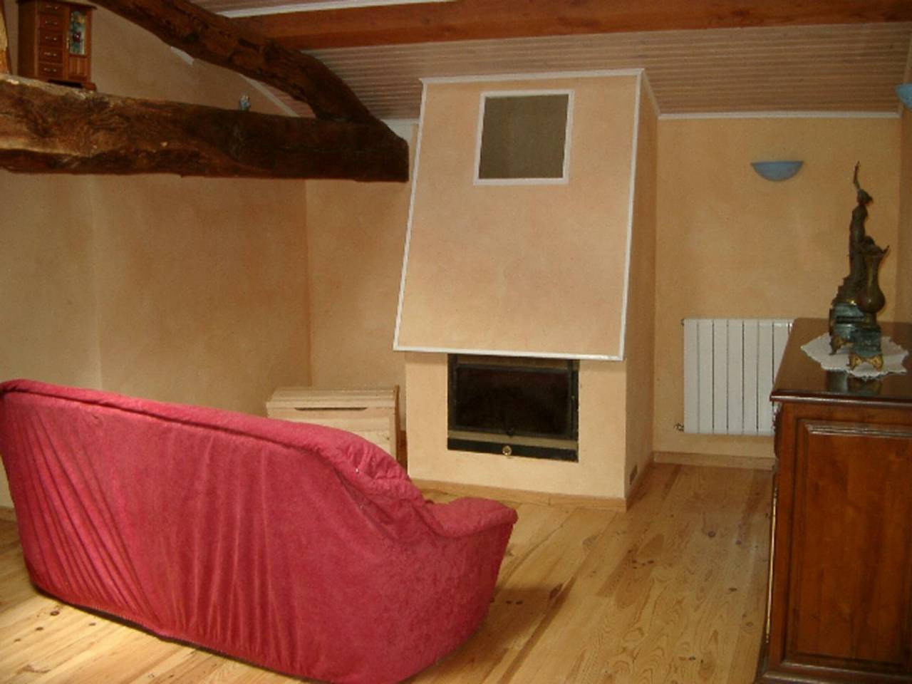 Studio entier, Gîte Le Paradisier: Espace Intime pour 2, Animaux Acceptés, Terrasse in Sainte-Foy-Saint-Sulpice, Montbrison
