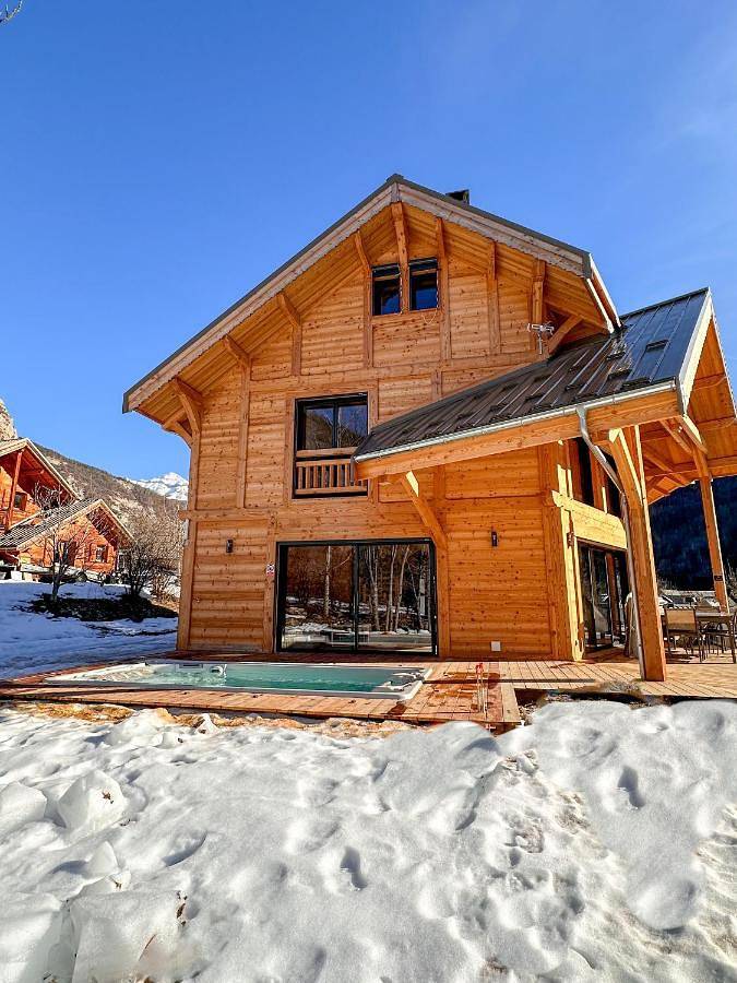 Gîte pour 14 personnes, avec sauna et piscine ainsi que terrasse et vue, animaux acceptés à Les Vigneaux - 4