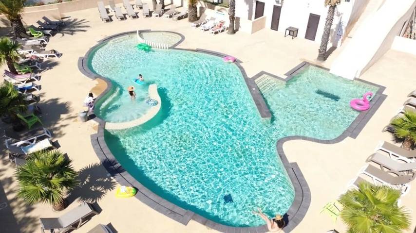 Camping pour 4 personnes, avec Bassin pour enfant à Grimaud - 2