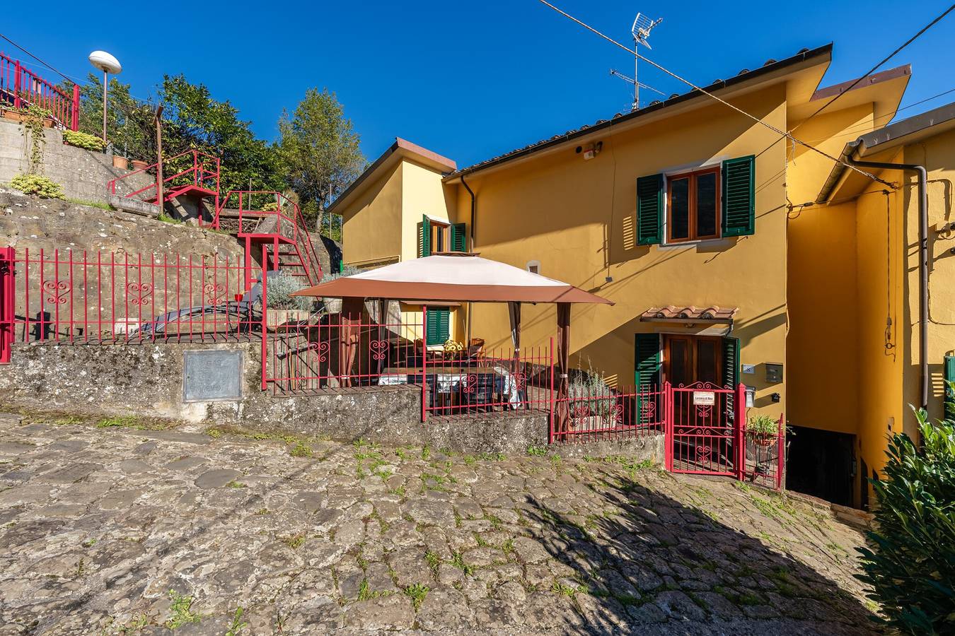 Holiday Home 'La Casa Di Bea' with Mountain View, Private Terrace and Private Garden in Pescia, Pistoia Province