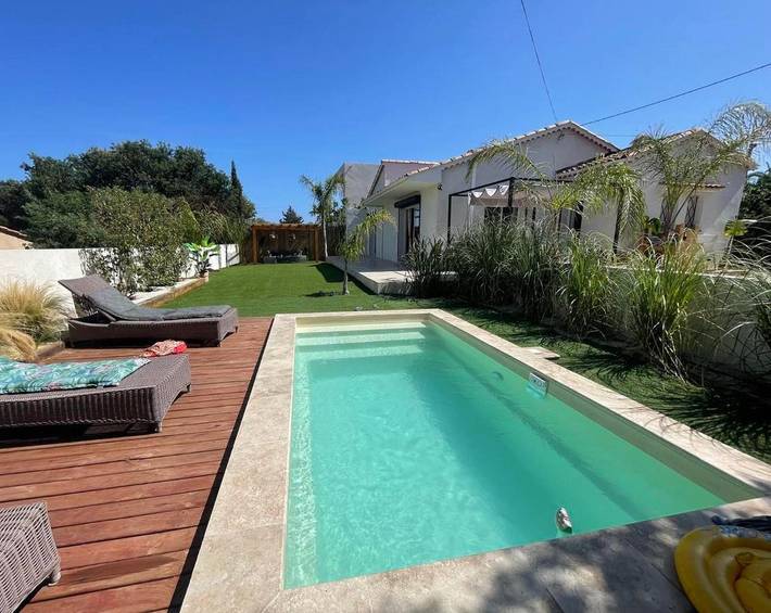 Villa voor 4 personen, with Terras and Tuin as well as Zwembad and Uitzicht in Saint-Aygulf