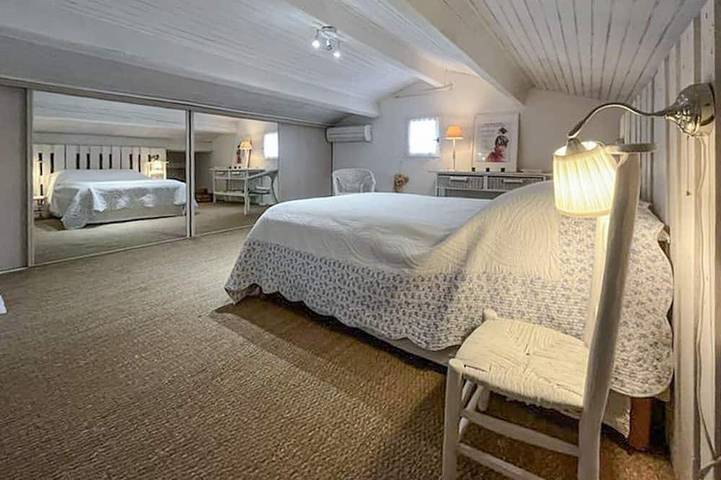 Gorgeous home in Roquemaure in Roquemaure, Nimes region