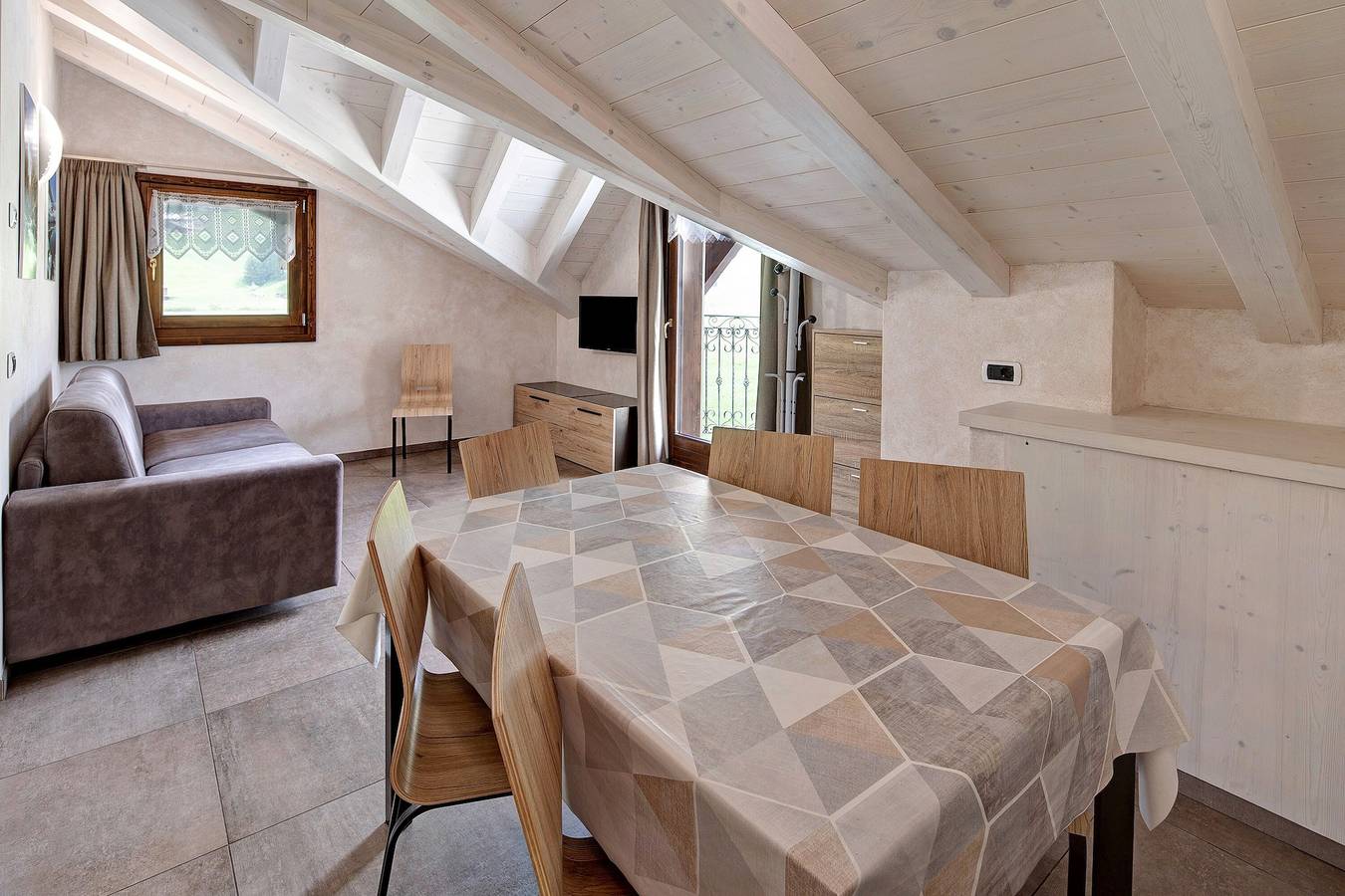 Appartement entier, Appartement de vacances "Arcobaleno Bianco" avec vue sur les montagnes, Wi-Fi et jardin in Livigno (Town), Livigno
