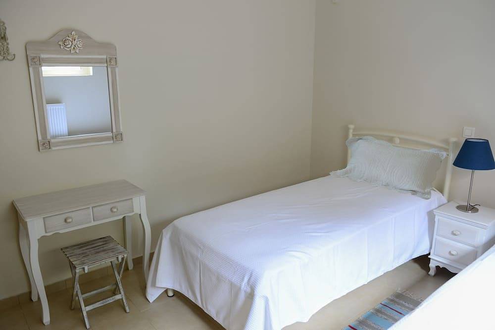 Altrosa Villa with Private Pool in Golf von Kyparissia