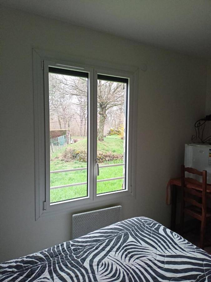 Appartement de vacances entier, Double Room with Garden View in Aydat, Parc naturel régional des Volcans d'Auvergne