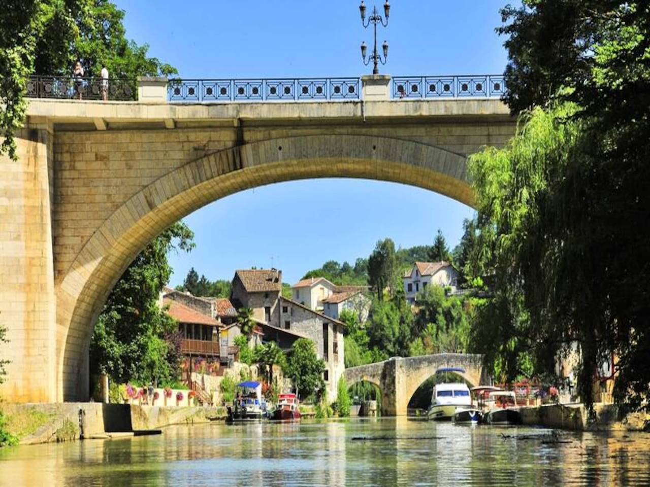 Appartement entier, Appartement à Nérac avec accès au parc aquatique in Nérac, Région de Nérac
