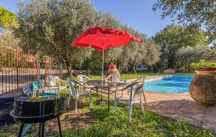 Location de vacances pour 6 personnes, avec jardin ainsi que terrasse et piscine à Peymeinade - 4