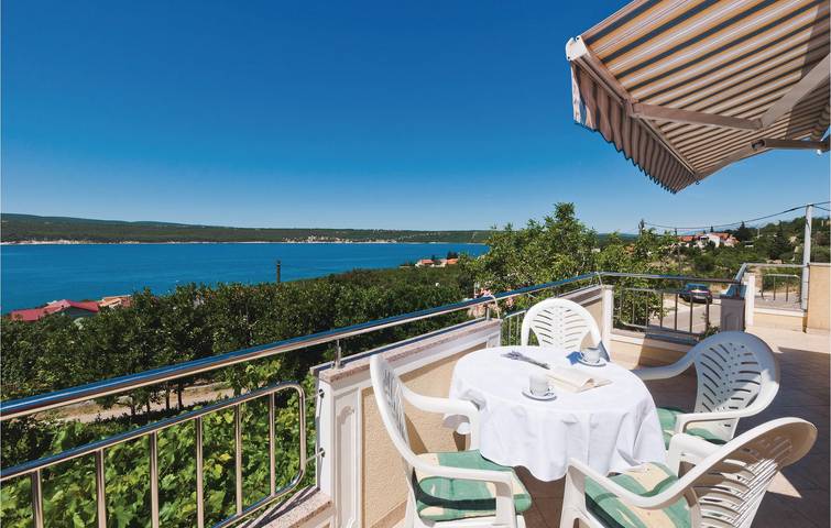 Ganze Ferienwohnung, Charmante Unterkunft, 2 km von der Küste entfernt: Gemütliche Ferienwohnung mit WLAN und Terrasse in Donji Karin, Zadar
