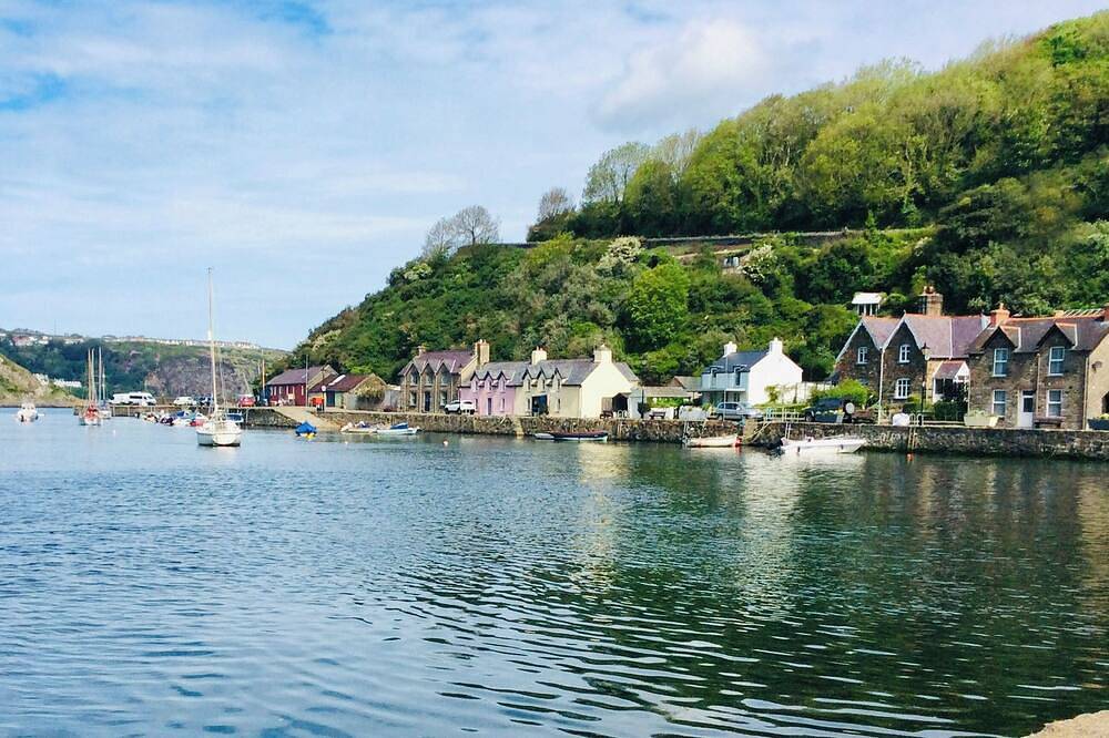 2 bedroom accommodation in Fishguard in Fishguard, Pembrokeshire