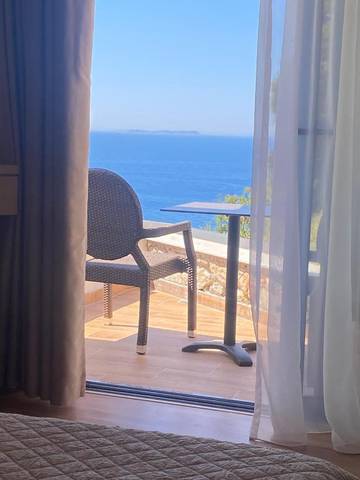 Chambre d’hôte pour 3 personnes, avec vue et jardin, adapté aux familles à Himarë
