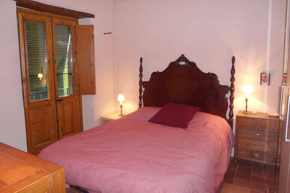 Cal Son is a house located within the urban area of ​​the town of Alpens in Alpens, Catalan Pyrenees