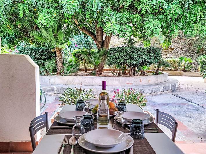 Location de vacances pour 4 personnes, avec Terrasse ainsi que Jardin et Piscine dans Macari - 2