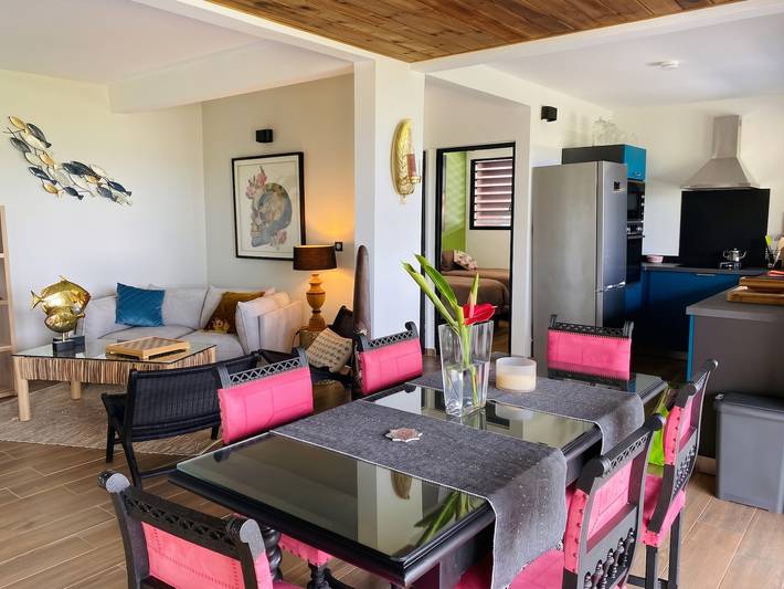 Apartamento entero, Apartamento frente al mar con piscina privada en La Trinité, 98m² in La Trinité, Martinica