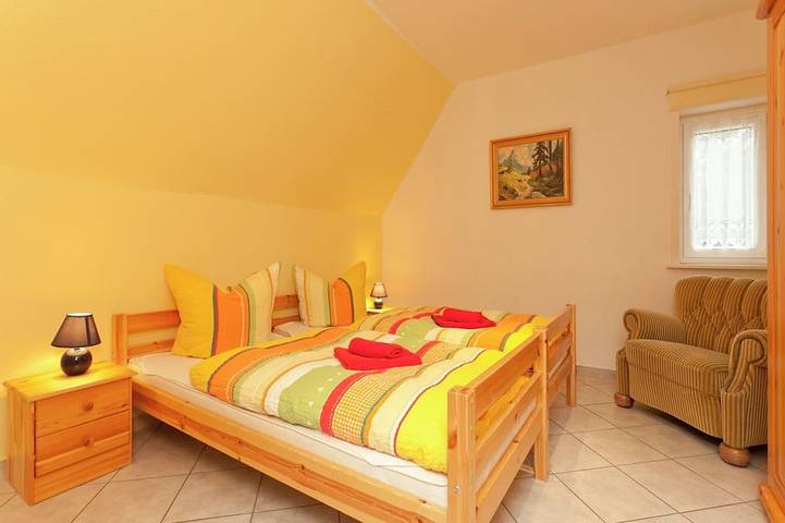 Ferienhaus für 8 Personen, mit Terrasse und Garten sowie Pool und Sauna in Elend
