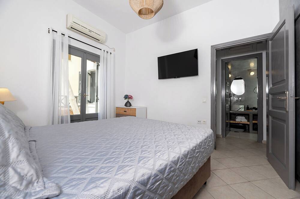 Casa de Gabriel en la playa https: // youtu. be / w9Wyxgjazl8 in Monolithos, Santorini