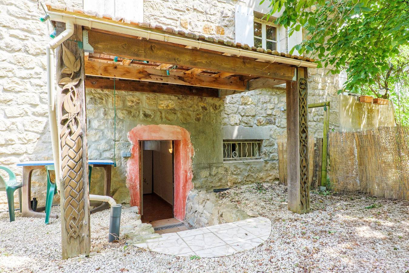 Appartement entier, Appartement 'De Charme En Ardèche' avec Jardin Privé et Wi-Fi in Aubenas, Ardèche