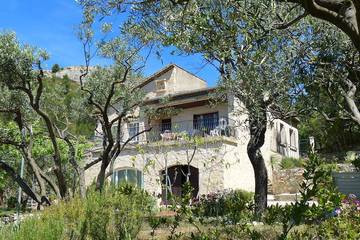Gîte pour 6 personnes, avec jardin et terrasse à Mérindol
