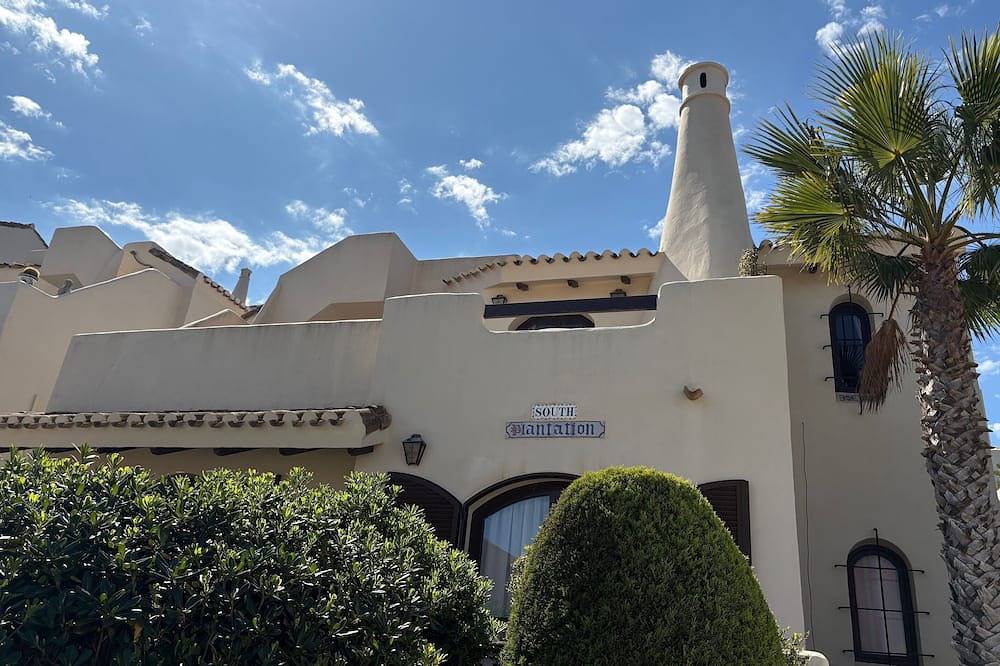 Lovely Family Villa with views out to the sea. in La Manga Club, Cartagena