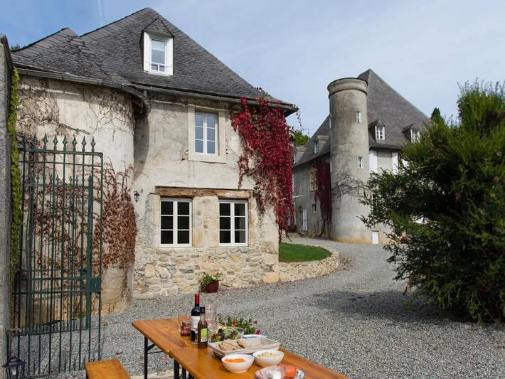 Location de vacances pour 6 personnes, avec Terrasse ainsi que Jardin et Vue à Moulis (Ariège)