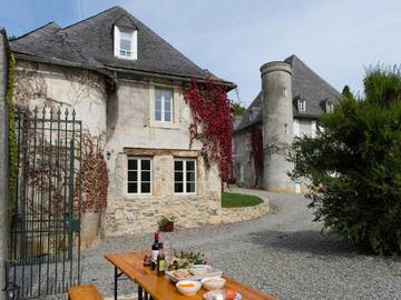 Location de vacances pour 6 personnes, avec vue et jardin, adapté aux familles à Moulis (Ariège)