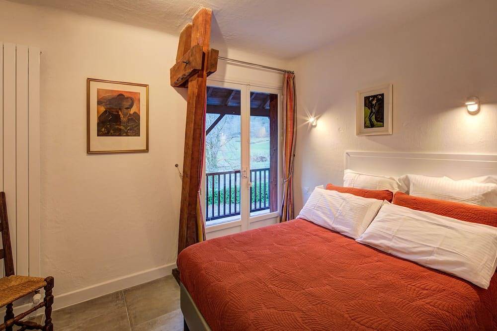 Casa arquitecto sin vecinos en el valle de Ossau, spa y sauna, parque 7.000 m2 in Béost, Béarn
