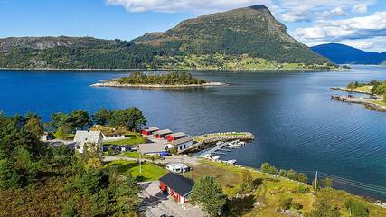 Ferienhaus für 8 Personen, mit Garten und Ausblick in Selje