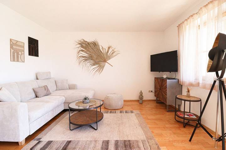 Ferienwohnung für 4 Personen, mit Terrasse und Garten sowie Seeblick und Ausblick