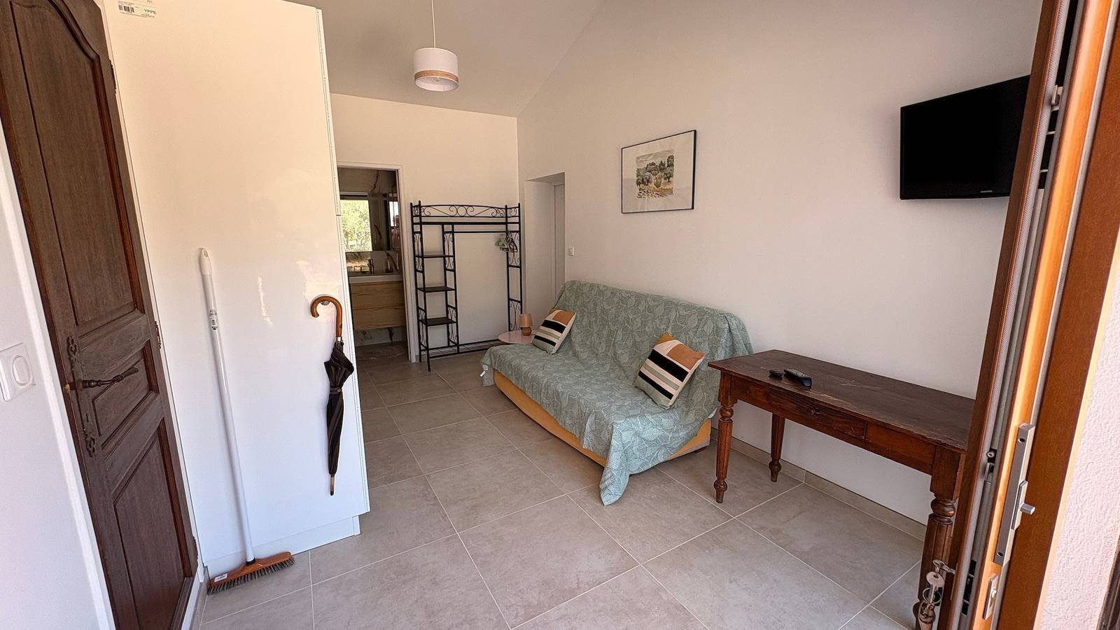 Estudio entero, Estudio 'Jk' con Terraza Privada y Wi-Fi in Roquevaire, Costa mediterránea (Francia)