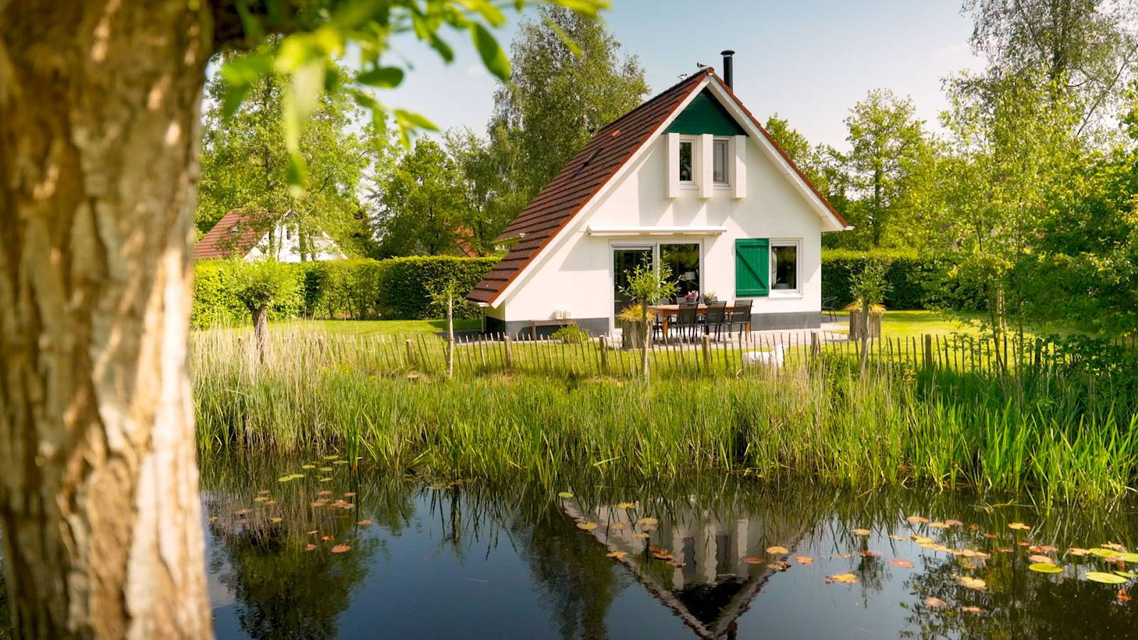 Schönes 6 Personen Ferienhaus auf einem Ferienpark mit Schwimmteich. in Sint Nicolaasga, Friesland