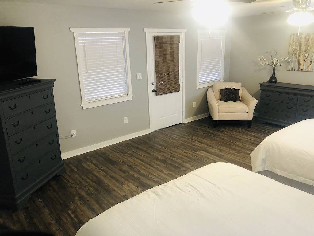 Neu renoviertes Lake House mit großer Dock-Fire-Pit-Fish-Reinigungsstation in Toledo Bend Reservoir