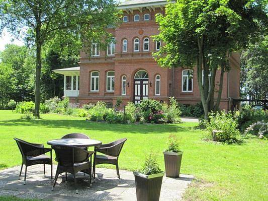 Ganze Ferienwohnung, Haus im Park - Hebbel-Stuben mit gr. Wohnküche & Tv in Wesselburen, Nordsee - Schleswig-Holstein