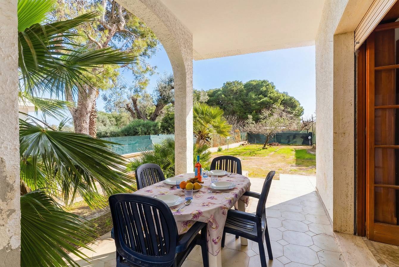 Vakantiehuis 'Isidoro Mono' met gedeelde tuin en airconditioning in Sant'Isidoro, Golf van Tarente