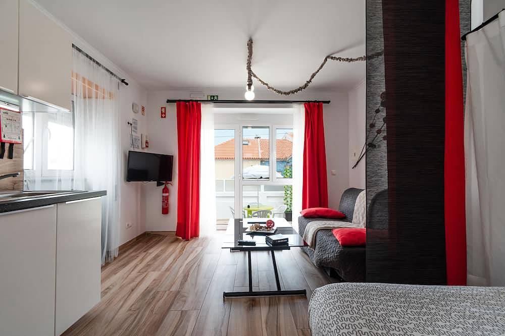 Apartamento entero, Estudio C/Patio Privado a 200 metros, 2 minutos a pie, de la playa de Peniche. in Peniche, Leiria District