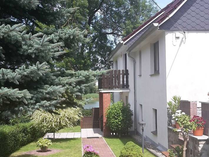 Ferienwohnung für 7 Personen, mit Terrasse und Garten sowie Seeblick, mit Haustier in Gülzow-Prüzen
