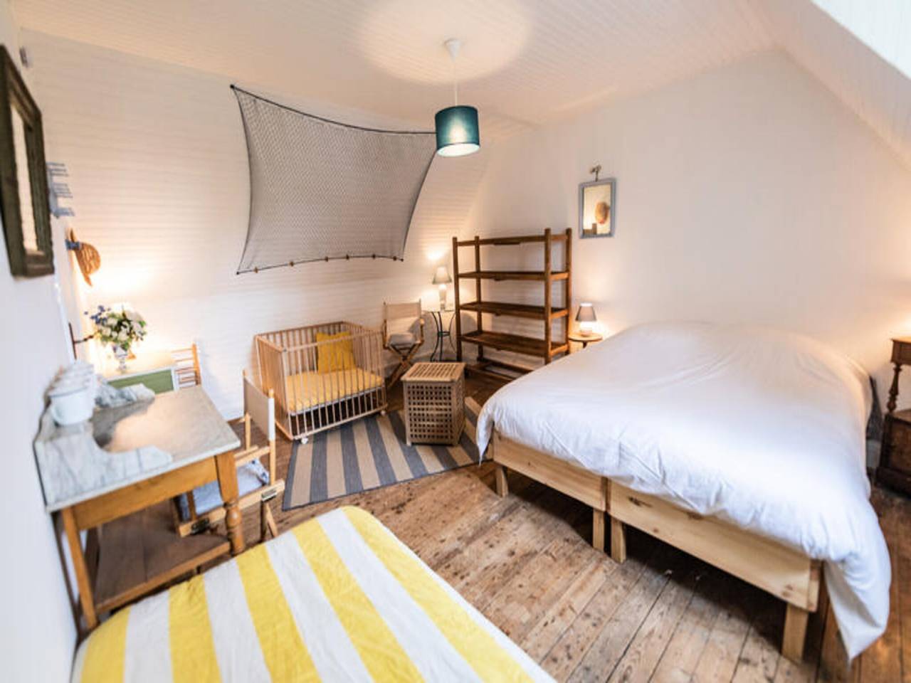 Entire apartment, Apartment in Treffiagat by Léhan Beach in Treffiagat, Quimper region