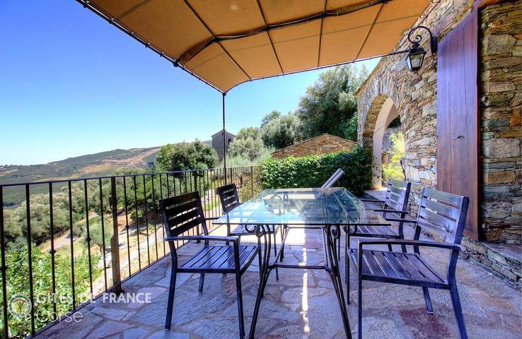 Gîte pour 4 personnes, avec Terrasse ainsi que Jardin et Vue à Rogliano