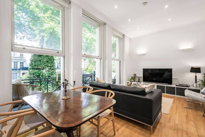 Vacation rental for 4 people, with balcony, kid friendly in Knightsbridge