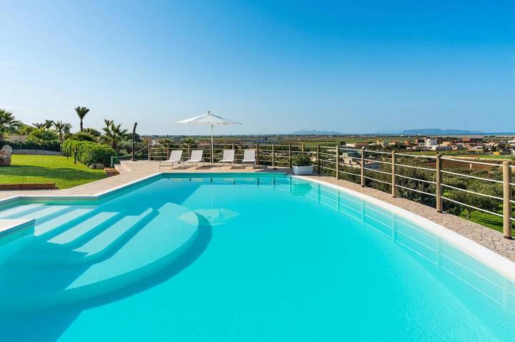Villa con piscina per 9 persone, con panorama e piscina nonché giardino a Trapani