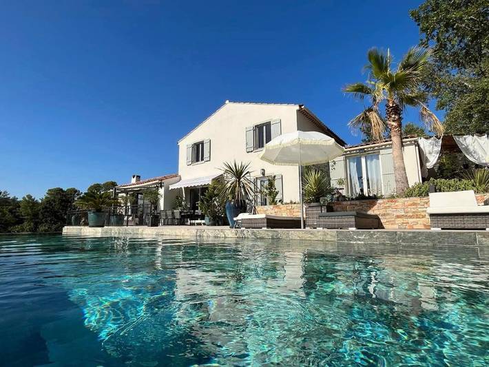 Chambre d’hôte pour 2 personnes, avec Terrasse et Jardin ainsi que Piscine et Vue
