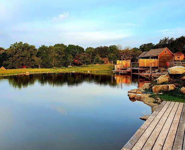 La cabane spa au bord de l'eau Hoëdic : pour un moment unique en Bretagne in Ploemel, Côte des Mégalithes