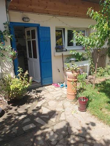 Location de vacances pour 2 personnes, avec terrasse et vue ainsi que piscine et jardin à Dijon