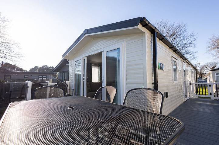 Holiday rental for 4 people, with terrace and pool in Mudeford