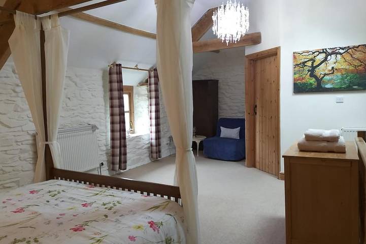 A characterful former Carriage House, located in peaceful scenic countryside in Ceredigion