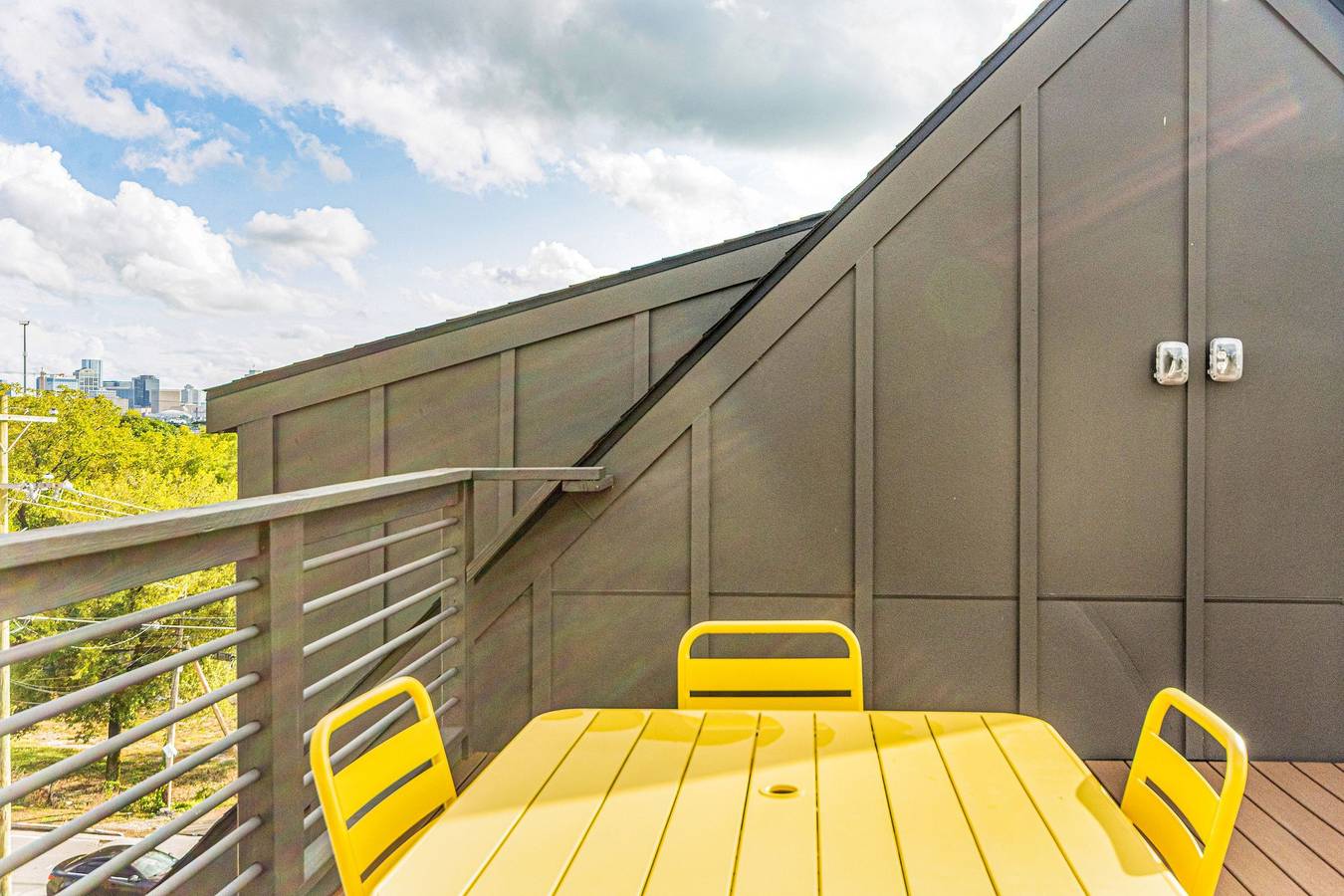 Entire apartment, ️ Modern Nashville Townhouse | Rooftop | Garage in Nashville, Tennessee