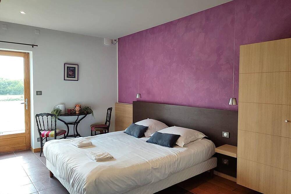 Amplio alojamiento en Montbeugny, para 14 personas, se admiten mascotas in Montbeugny, Allier (desambiguación)