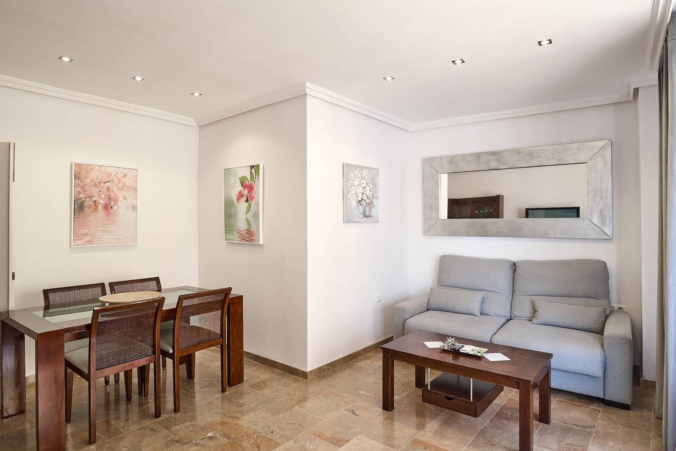 Apartamento entero, Apartamento '5 Caballeros' con balcón, Wi-Fi y aire acondicionado in Puente Genil, Provincia de Córdoba