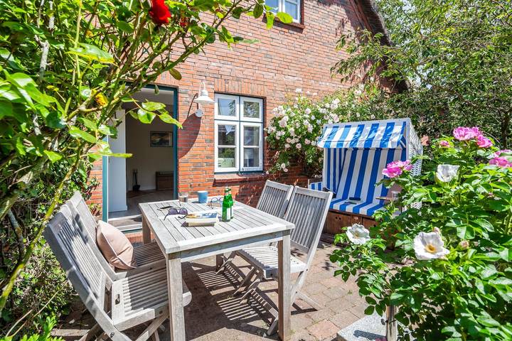 Ferienhaus für 4 Personen, mit Terrasse und Garten in Utersum - 2