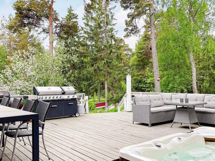 Ferienhaus für 13 Personen, mit Sauna und Garten, kinderfreundlich in Väddö